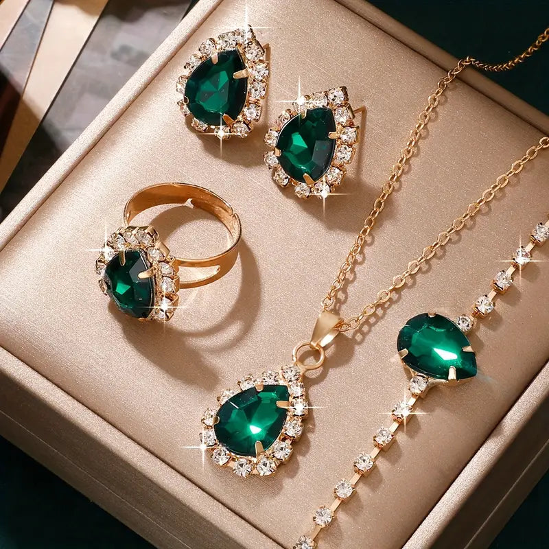 Elisandre Vermont Goldschmuck-Set der Marke Rose & Oliver, inklusive eleganten und anspruchsvollen Halskette und Ohrringen.