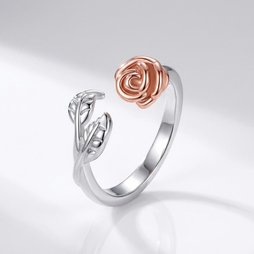 Anel ajustável Rose & Thorn Silver Ring com design delicado de prata, mostrado na imagem.