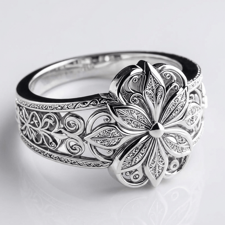 Anel de prata com flor de zirconia da Rose & Oliver, detalhes delicados com acabamento brilhante e design elegante.