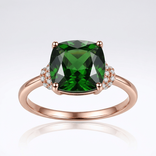 Anel de pedra preciosa com acabamento rosé dourado da Rose & Oliver, exibindo detalhes elegantes e brilho sofisticado.