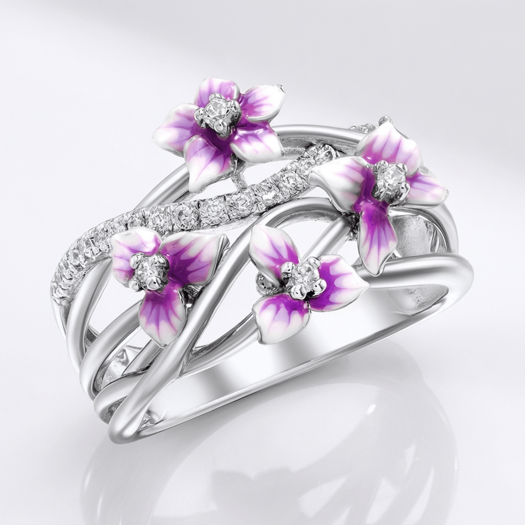 Rose & Oliver Silber Ring mit Design aus lila Blume und Garten, zarte Details und glänzende Oberfläche.