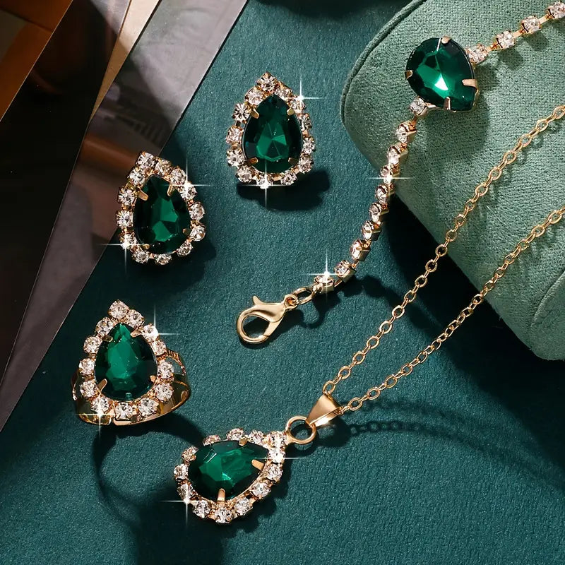 Schmuckset Elisandre Vermont in Gold der Marke Rose & Oliver, mit elegantem Halskette und Ohrringen im Fokus.