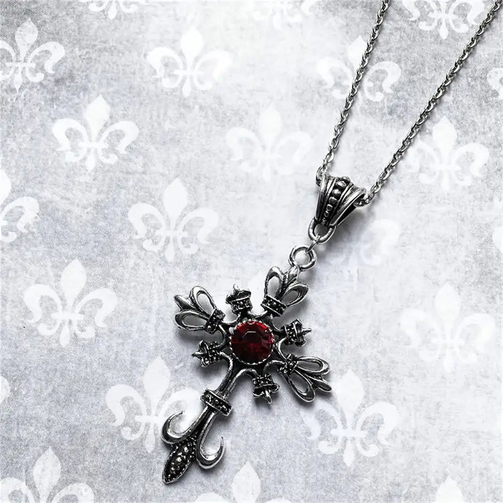 Collar Veldrith Noirelle en oro blanco de Rose & Oliver, con diseño delicado y detalles elegantes.