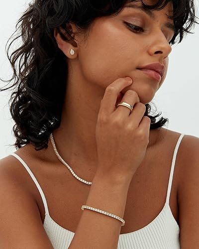 Goldarmband mit Moissanit-Diamanten Lustra™, Tennis-Modell, Marke Rose & Oliver, mit glänzenden Steinen und elegantem Finish.