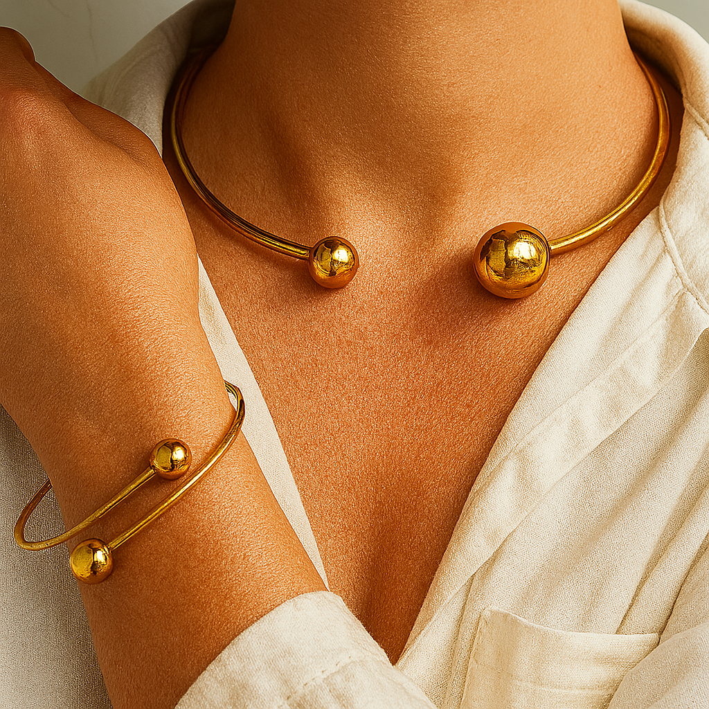 Set goldener Armbänder Glow™ von Rose & Oliver, mit eleganten Details und glänzendem Finish.