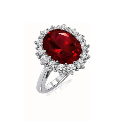 Ring Scarlet Crown Ruby von Rose & Oliver mit Fokus auf dem zentralen roten Rubin und elegantem Finish in Silber.