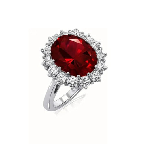 Ring Scarlet Crown Ruby von Rose & Oliver mit Fokus auf dem zentralen roten Rubin und elegantem Finish in Silber.