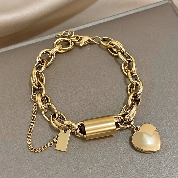 Pulsera chunky dorada de Rose & Oliver, estilo robusto con acabado elegante, ideal para accesorios de moda.