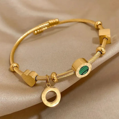Pulseira Emerance Gold da Rose & Oliver, delicada e elegante, com acabamento em ouro e design sofisticado.